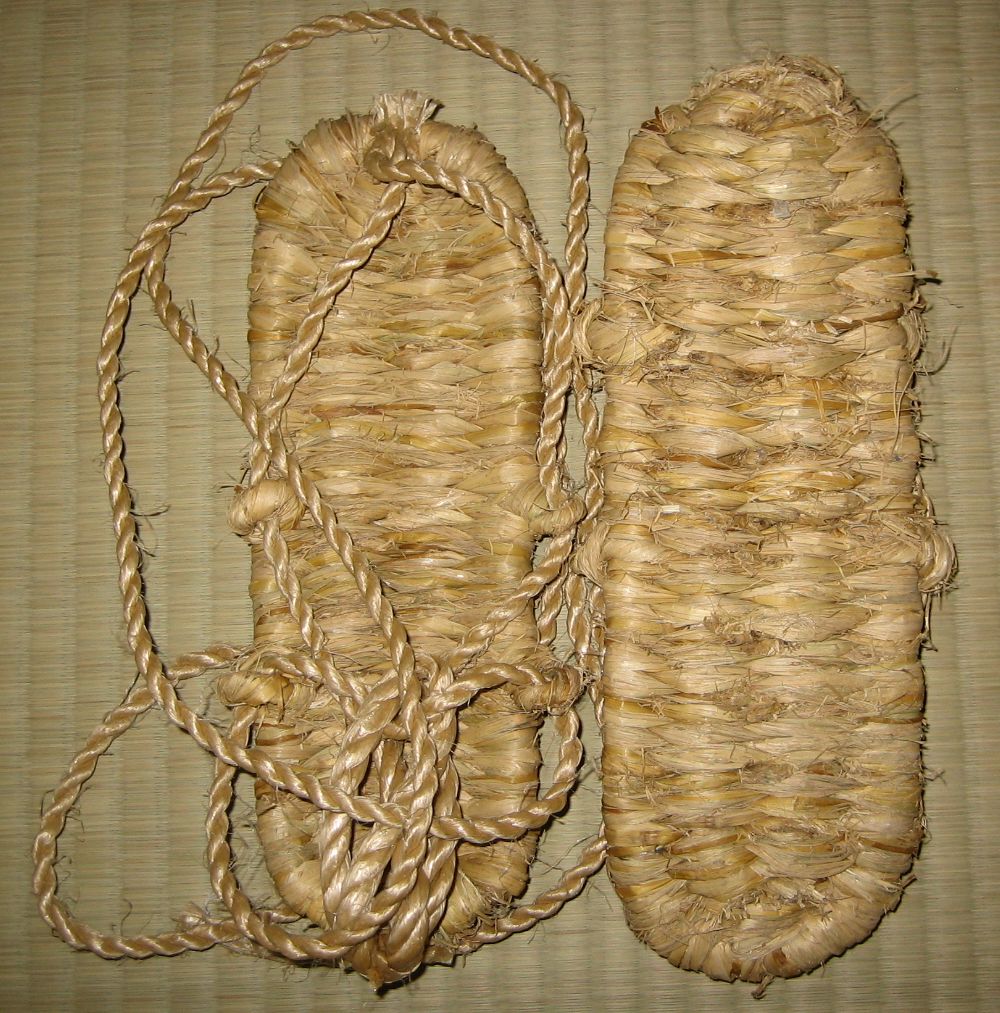 File:Waraji on tatami.jpg - Wikipedia