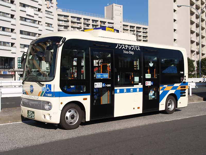 ファイル:Yokohamacitybus 7-3890.jpg