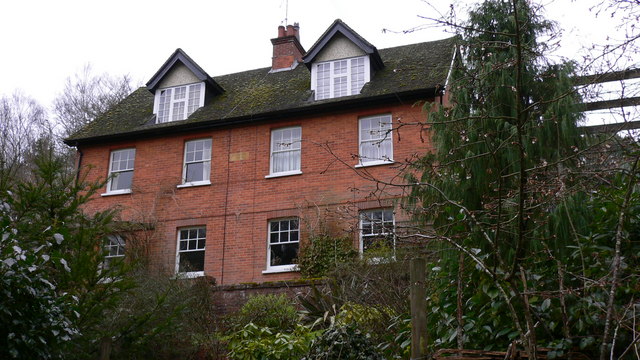 File:"Summerden" on Waggoners Wells - geograph.org.uk - 1160317.jpg