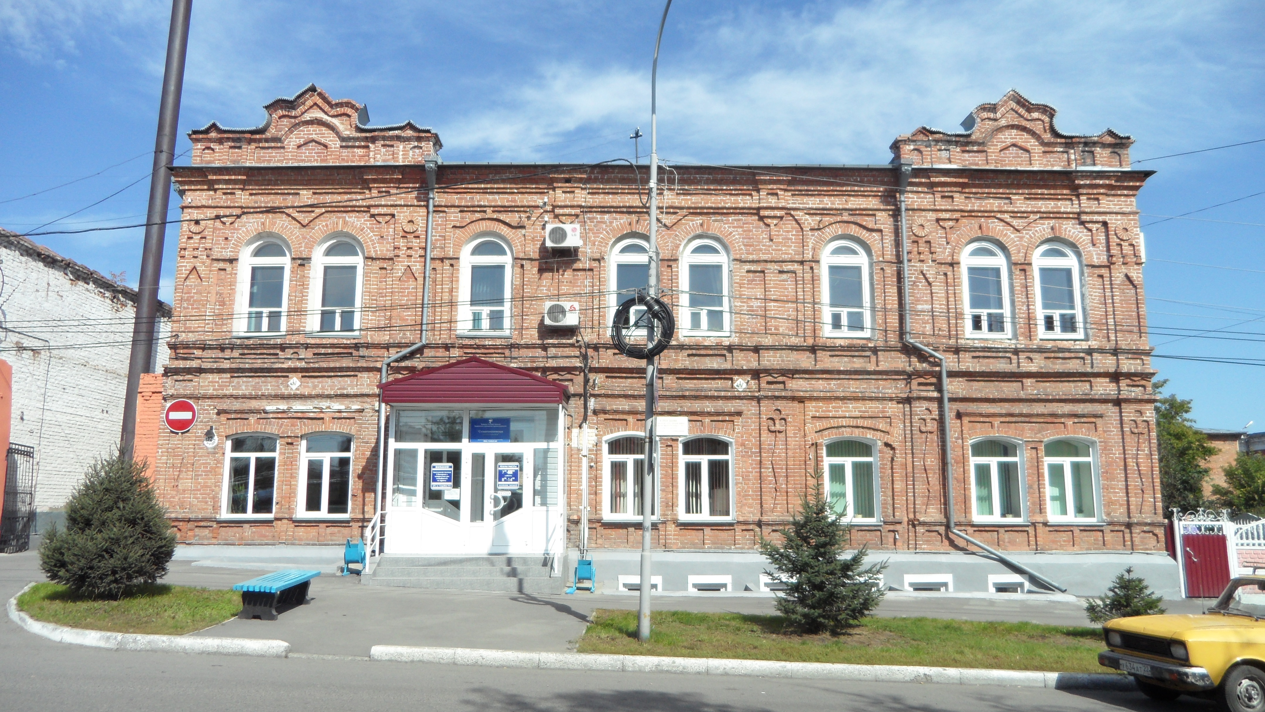 Банки городе бийск. Кирова 12 Бийск. Бийская стоматологическая поликлиника Кирова. Кирова 11 Бийск.