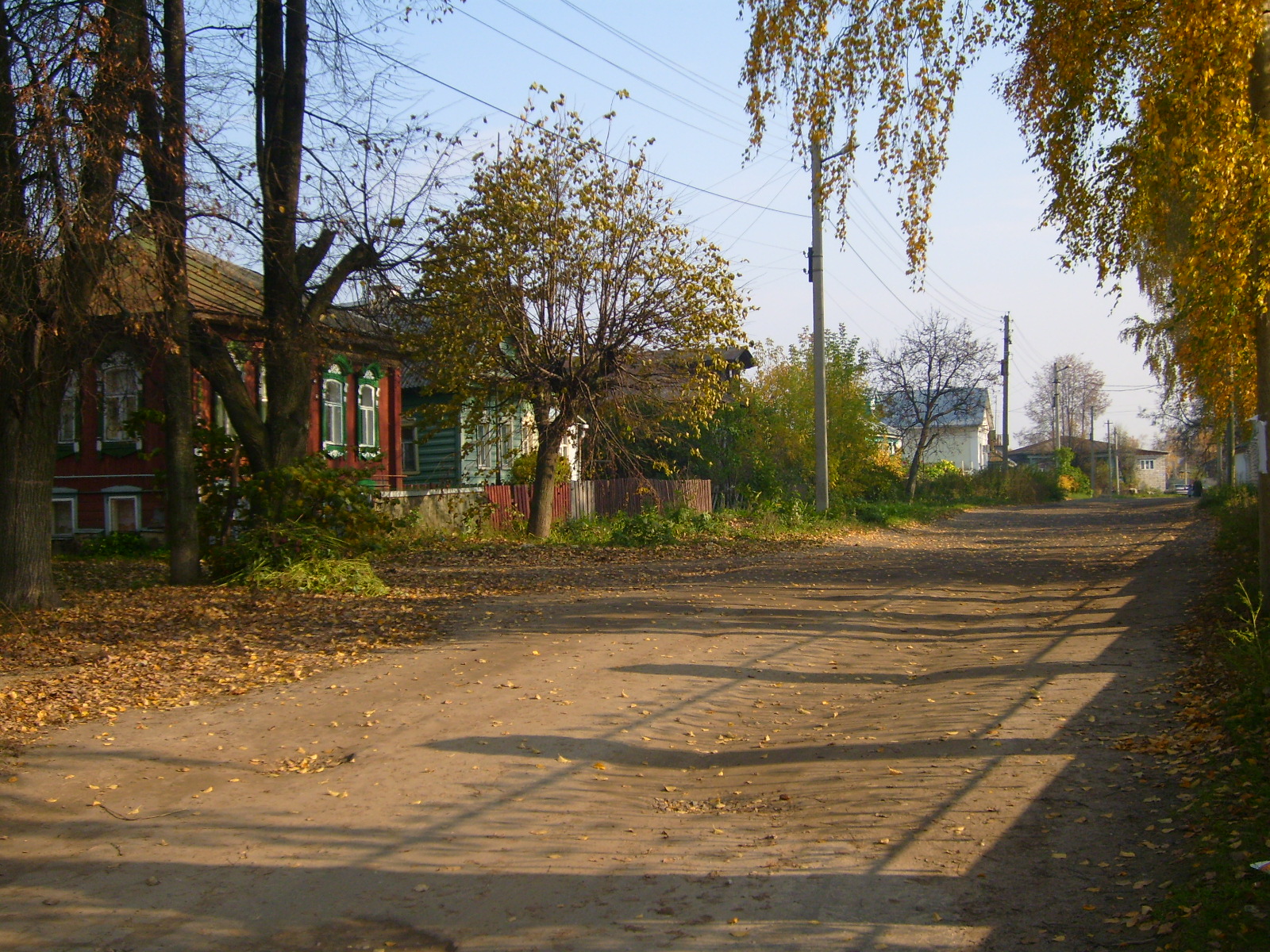 Улица поселка городского типа.