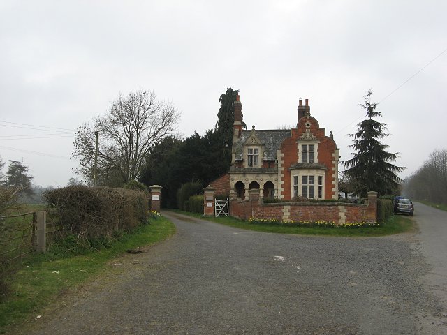 File:A lodge, Ferney Hall - geograph.org.uk - 406118.jpg