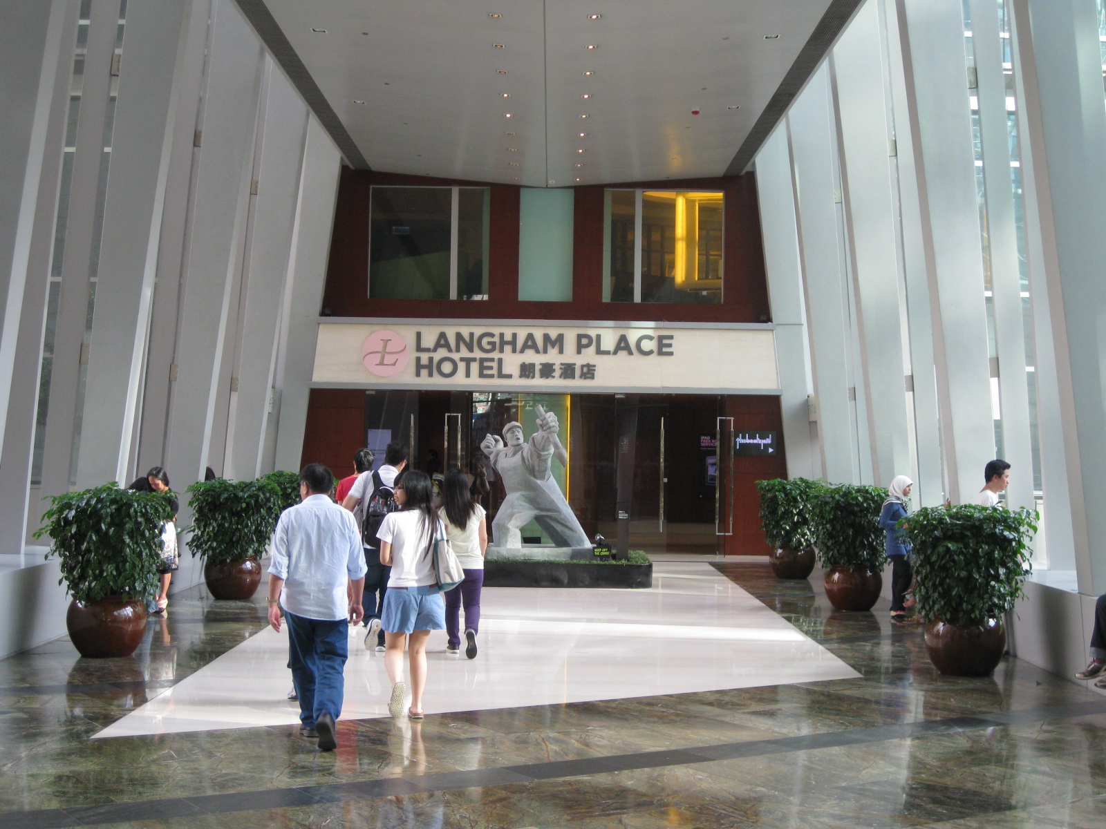 File Bridge Connecting Langham Place Hotel And Langham Place Jpg 维基百科 自由的百科全书