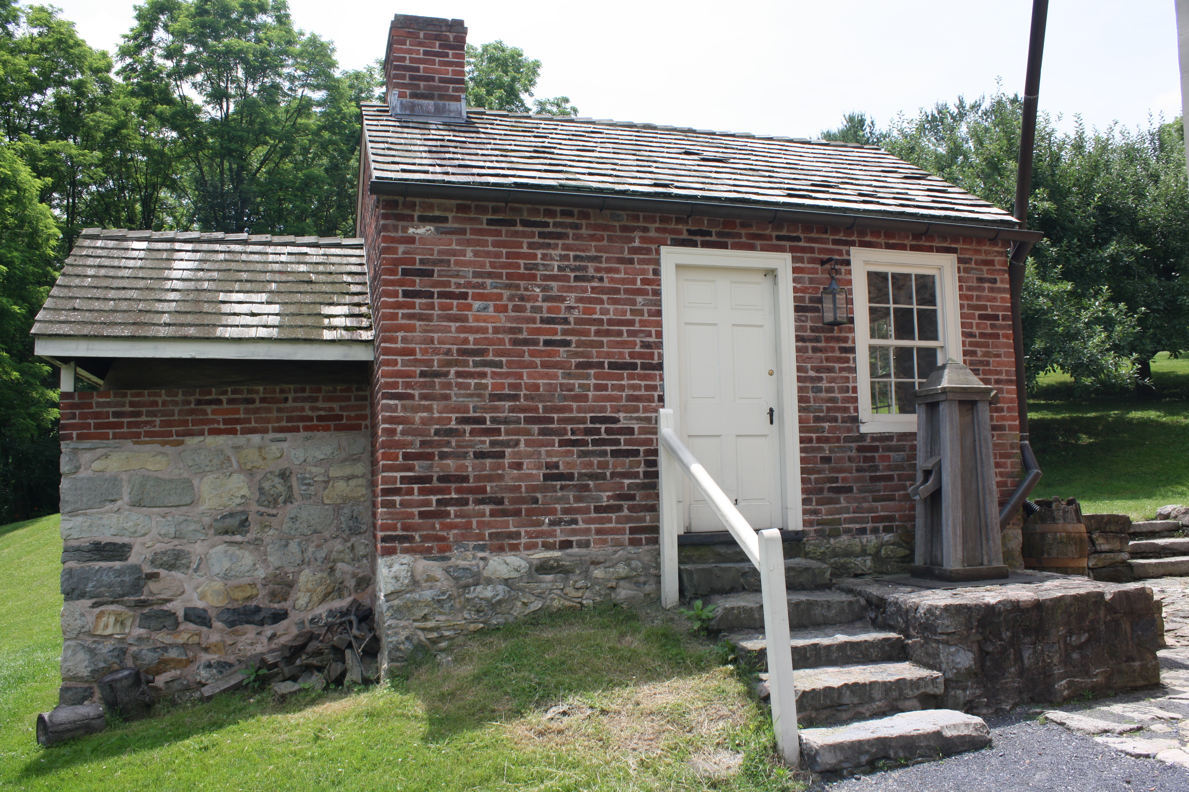 FileBurnside Plantation Summer Kitchen 01JPG Wikimedia Commons