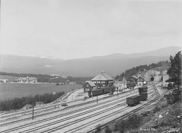 File:Dombås Station.jpg