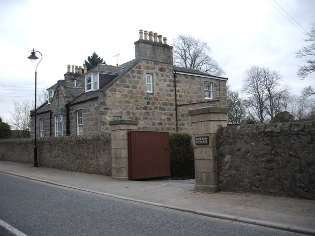 File:East end of Kincardine O'Neil - geograph.org.uk - 1230453.jpg