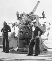 File:HA 4 inch Mk V gun and crew HMAS Canberra.jpg