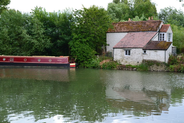 File:House by the water - geograph.org.uk - 4061585.jpg