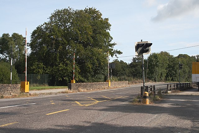 File:Level Crossing - geograph.org.uk - 560044.jpg