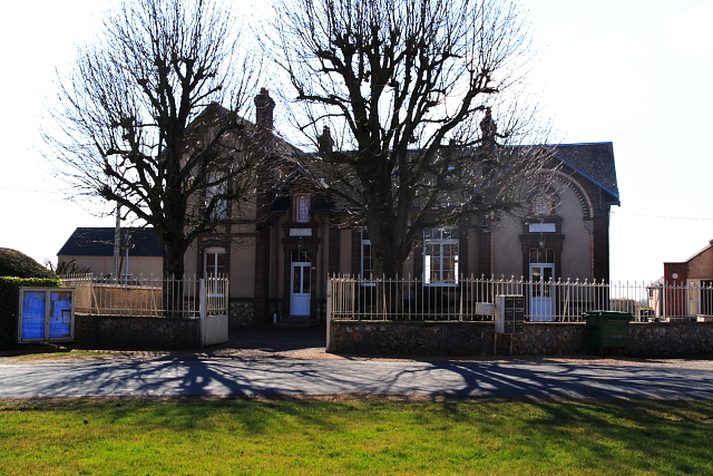 File:Mairie favieres.jpg