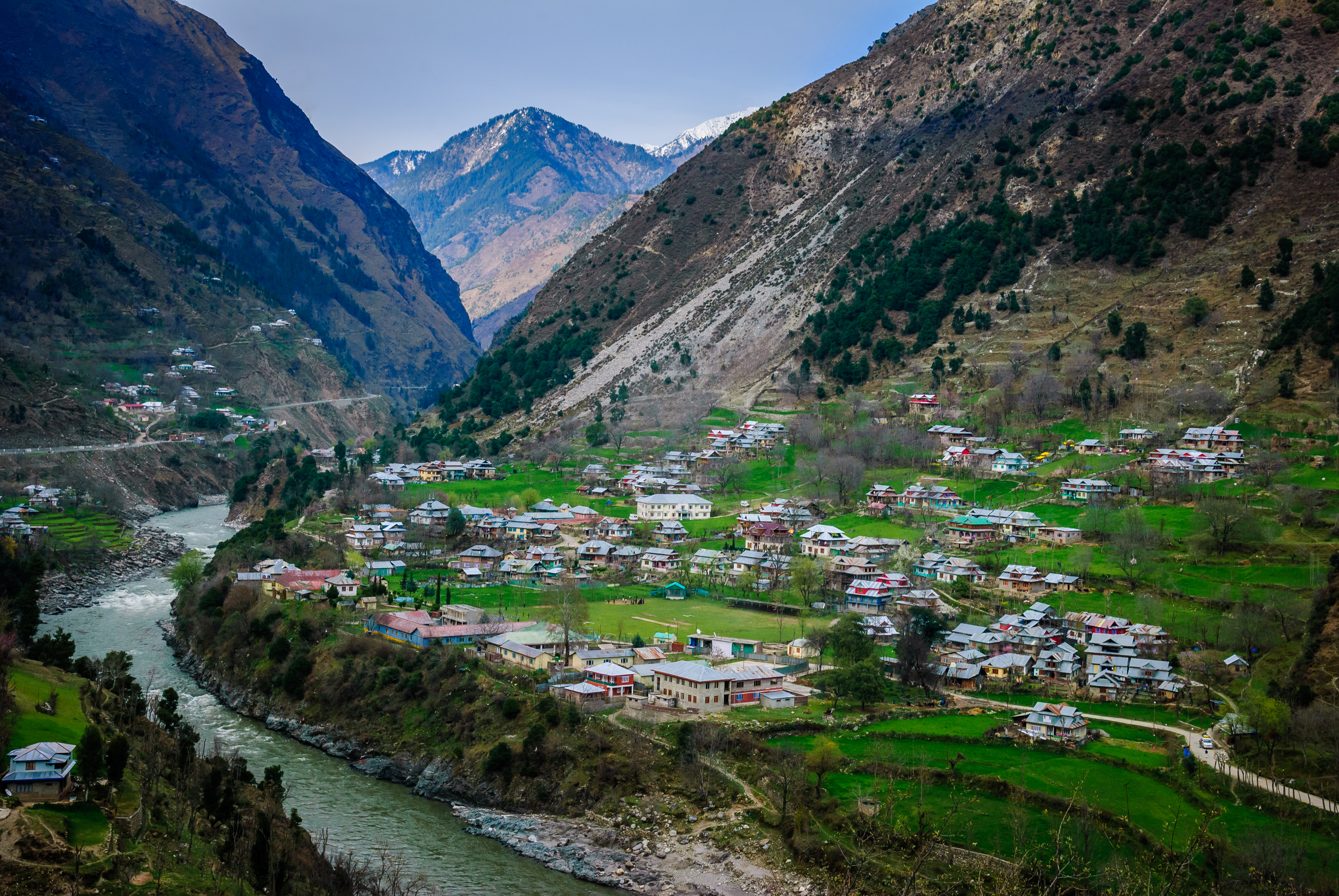 File:Neelum Valley Kashmir Pakistan 3.jpg - Wikimedia Commons