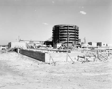 File:Nuclear reactor at Lucas Heights under construction.jpg