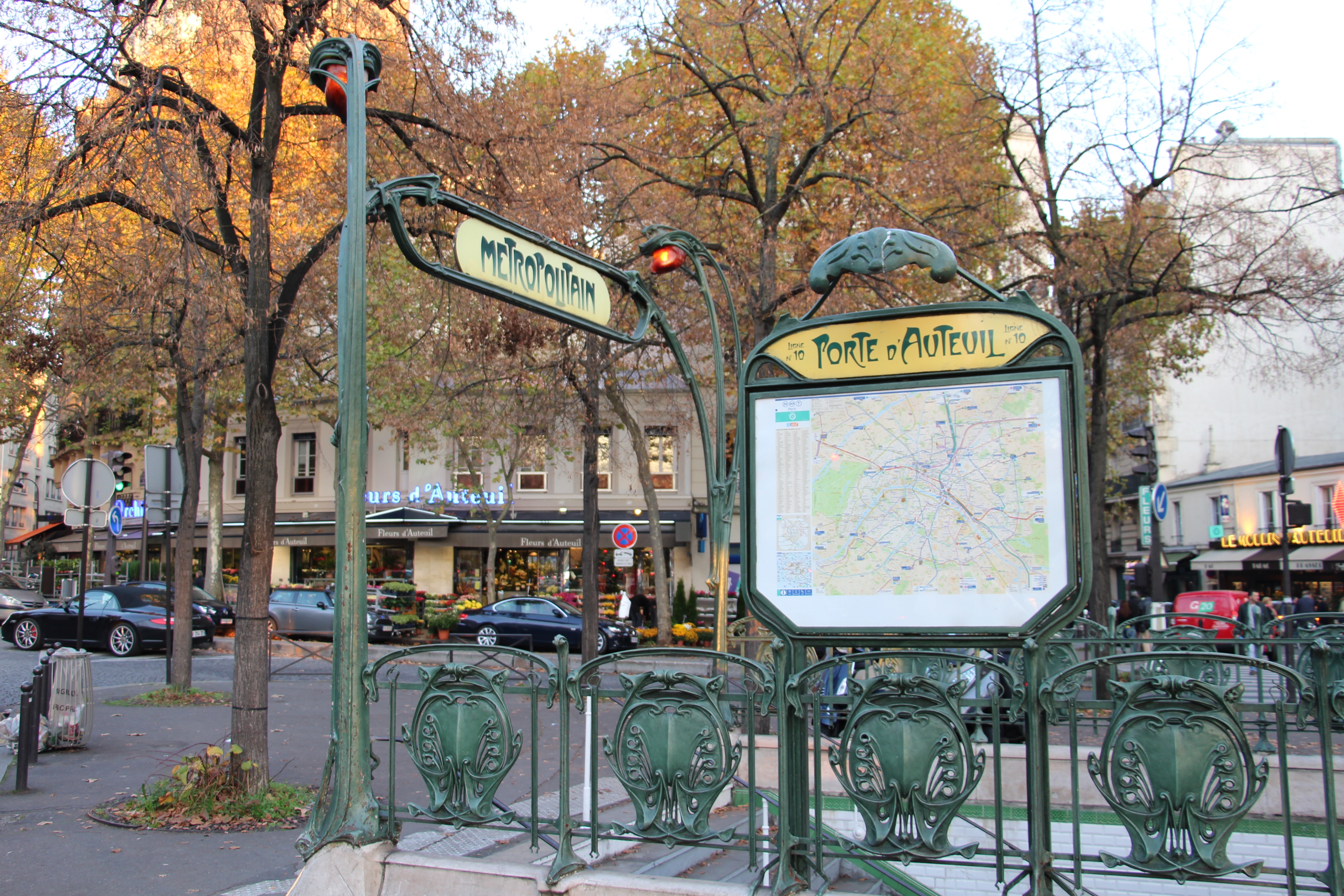 File:Paris - Station de métro Porte d'Auteuil (27314048702).jpg - Wikimedia  Commons