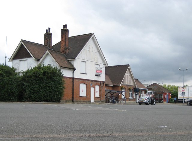 File:Rochford railway station - geograph.org.uk - 920510.jpg