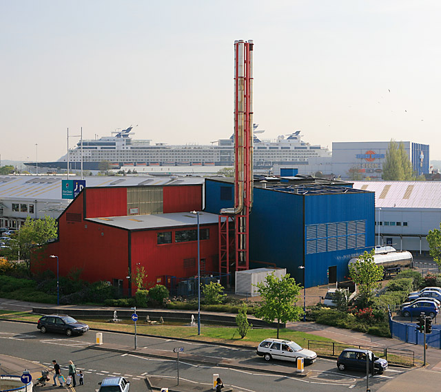 File:Southampton Geothermal plant - geograph.org.uk - 408303.jpg