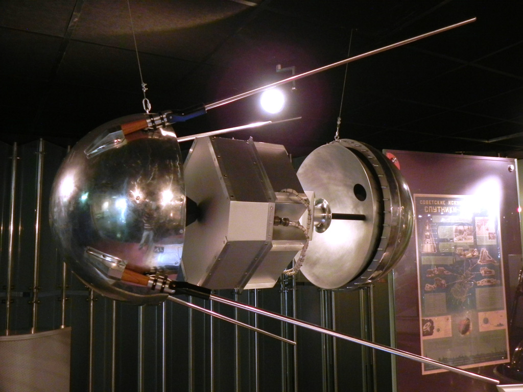 Первый спутник земли сша. Первый Спутник. Советский Спутник 1. Космические аппараты Ярило. Спутник 1 изнутри.