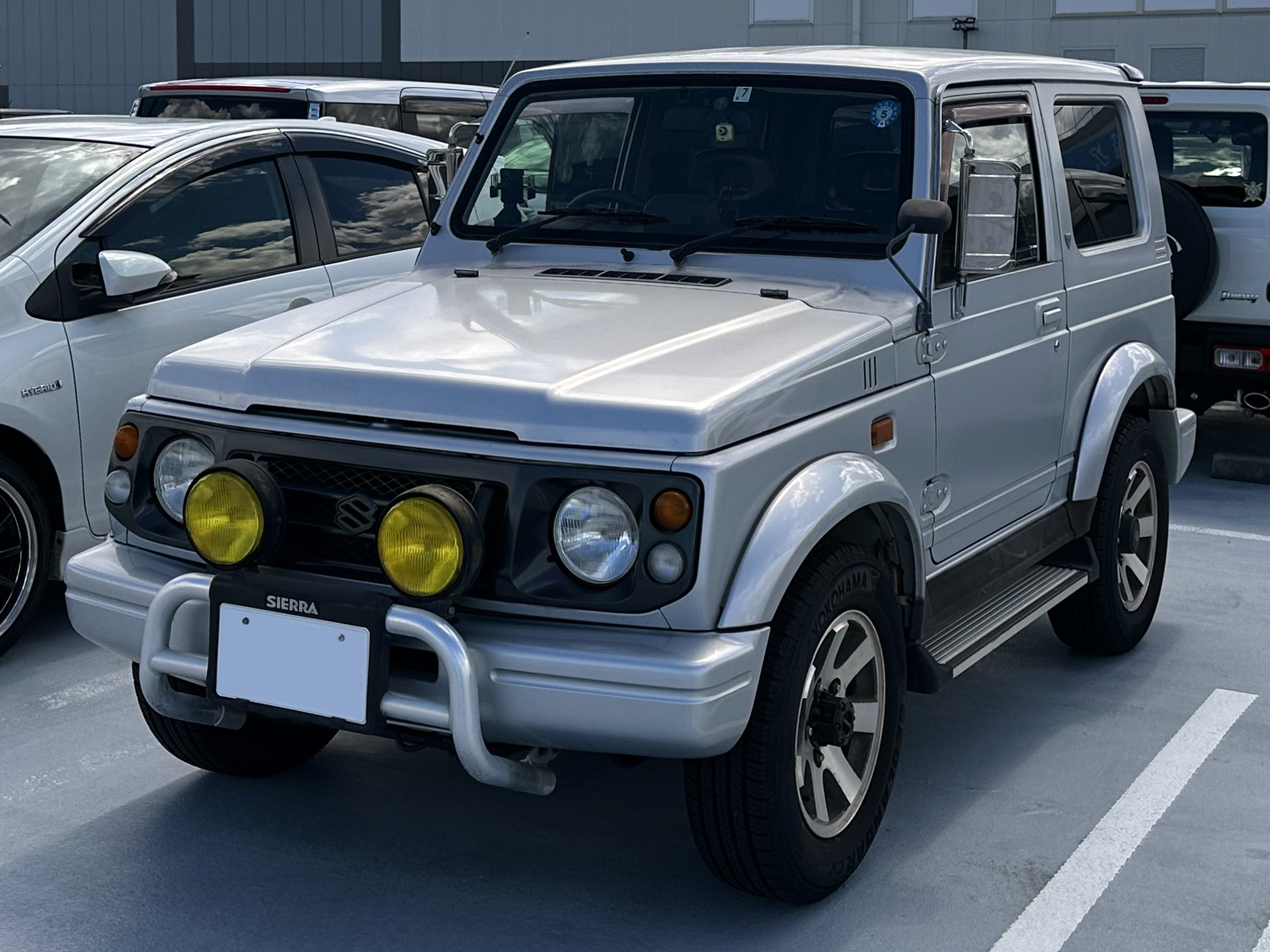 File:Suzuki Jimny SIERRA ELK (E-JB32W) front.jpg - Wikimedia Commons