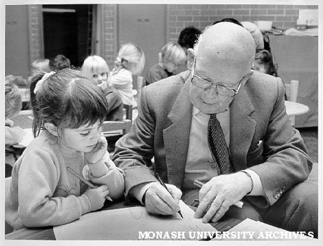 Tom Gourdie at [[Monash University]], giving a guest class to exceptional children. ''Photographer Richard Crompton, 1985''