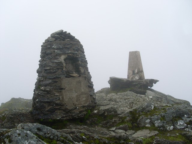 File:Trig point and toposcope - geograph.org.uk - 936394.jpg