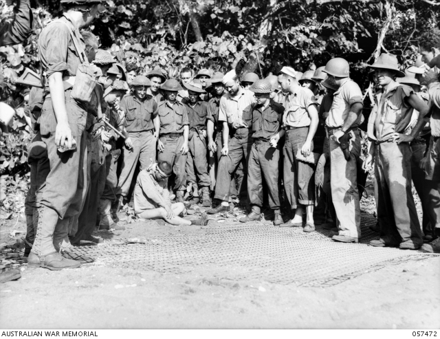 File:US and Australian soldiers with Japanese prisoner 057472.JPG