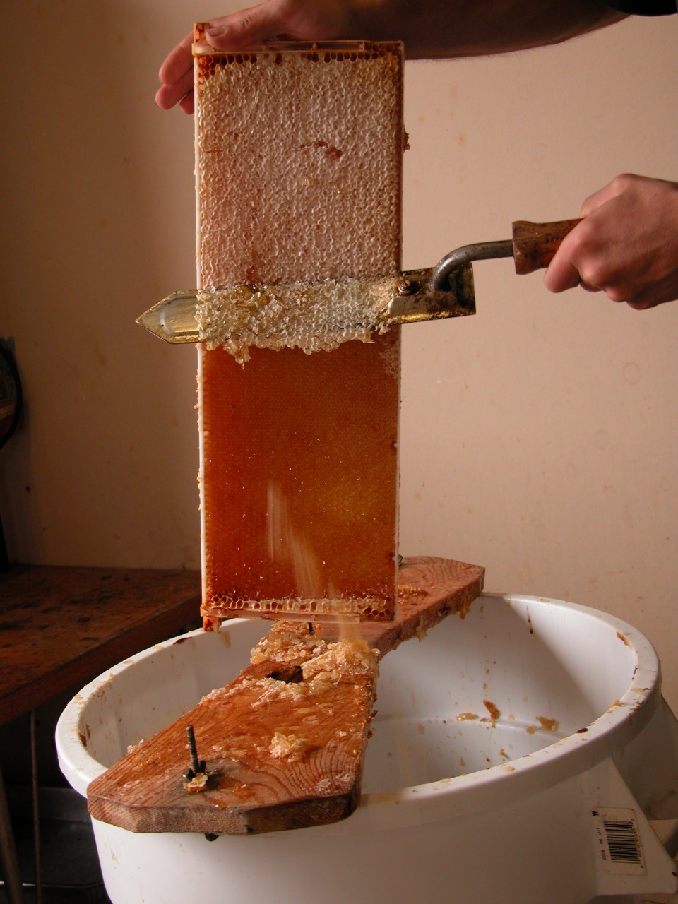 I. Introduction to Honey Extraction Techniques