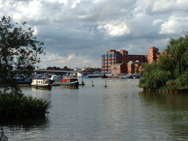 File:View across Brayford Pool - geograph.org.uk - 1071182.jpg