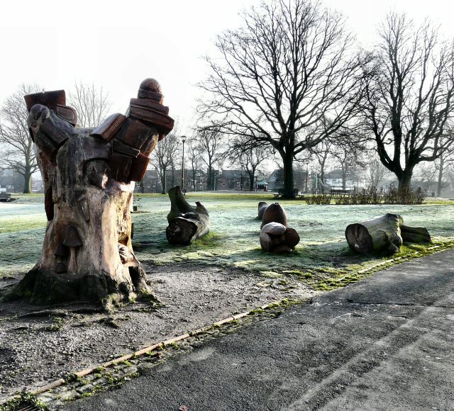 File:Wood Sculptures - geograph.org.uk - 1080563.jpg