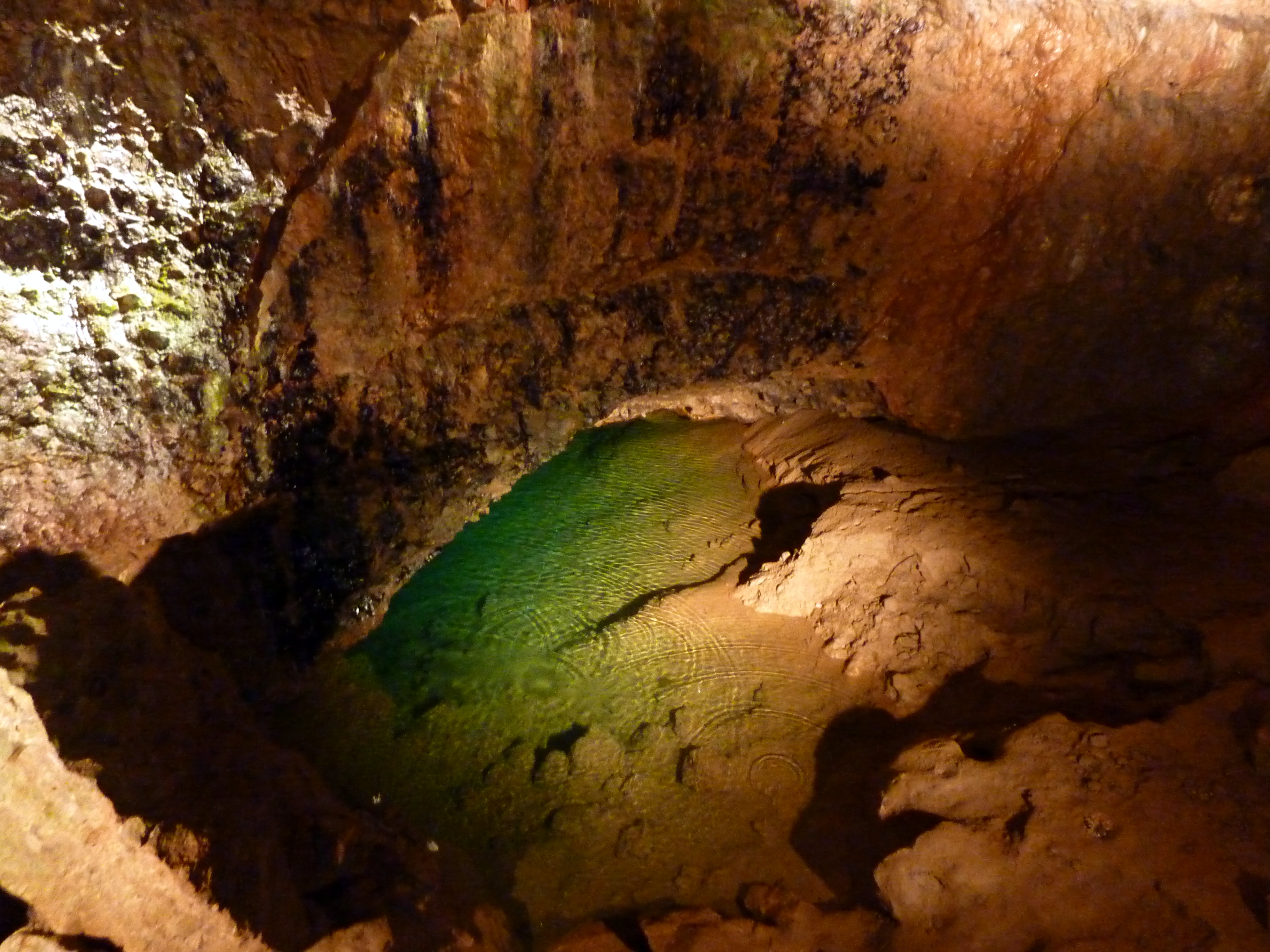 File Wookey Hole Cave And Underground River Jpg Wikimedia Commons