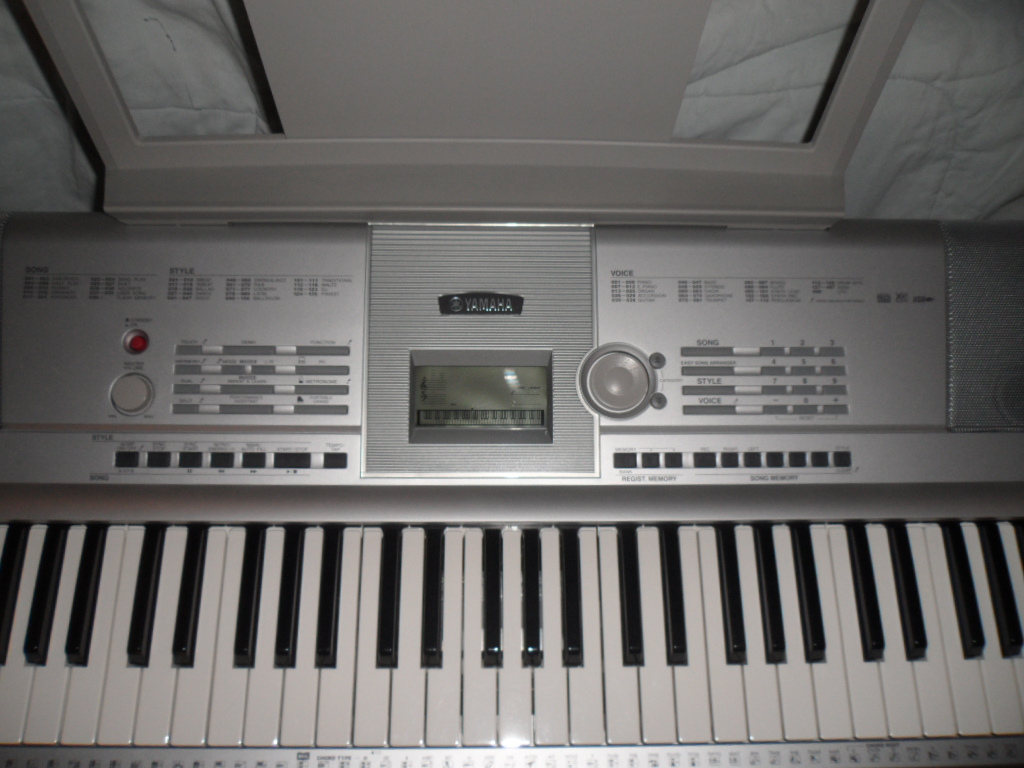 File:Yamaha Portable Grand DGX-205 (Picture 2 of 4).jpg - Wikimedia Commons