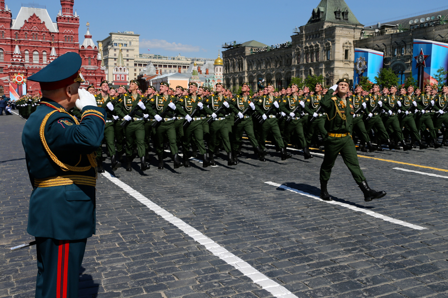 Как попасть на парад в москве