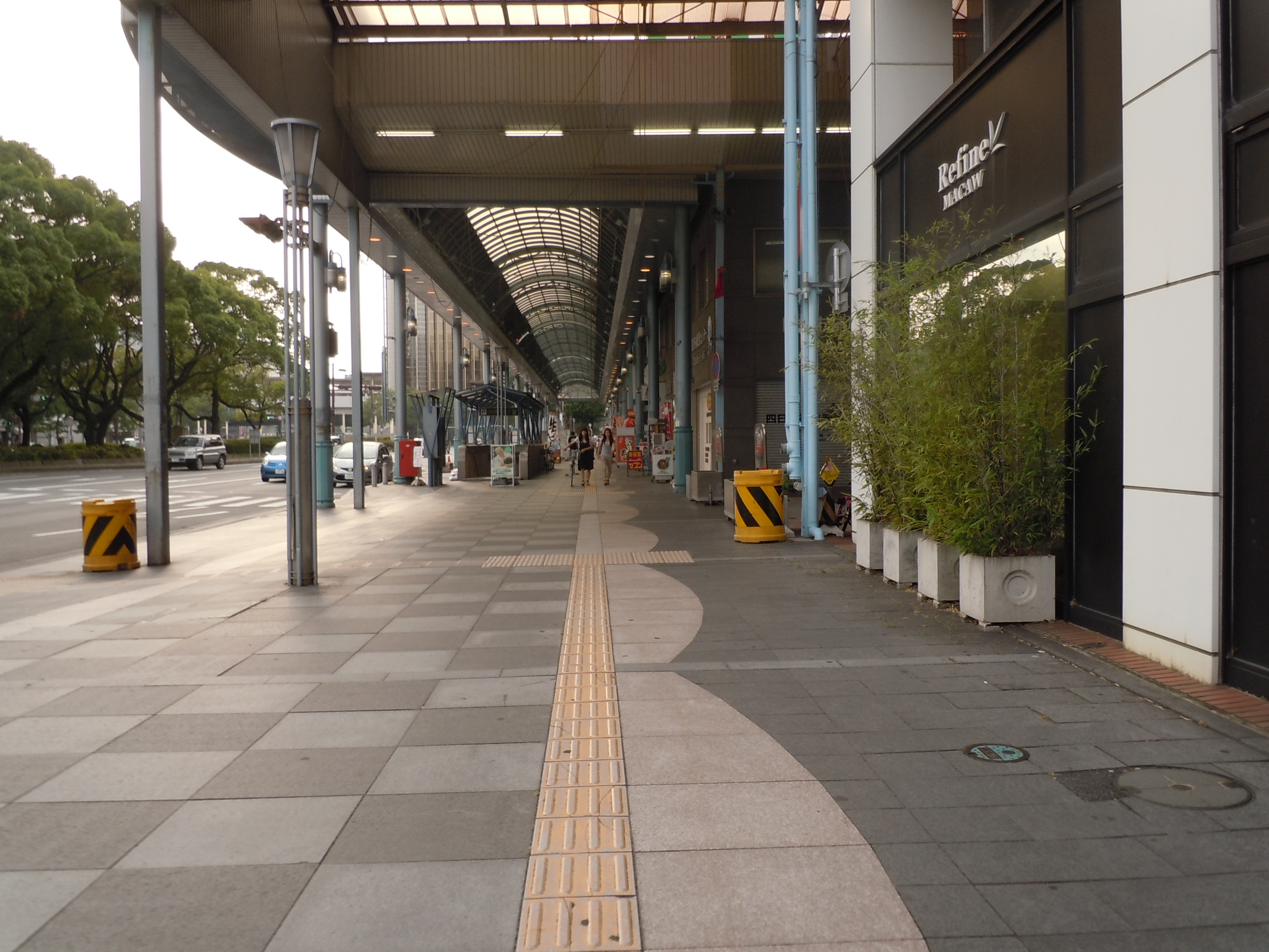 ファイル 近鉄四日市駅東バスのりば 一番街商店街 Jpg Wikipedia