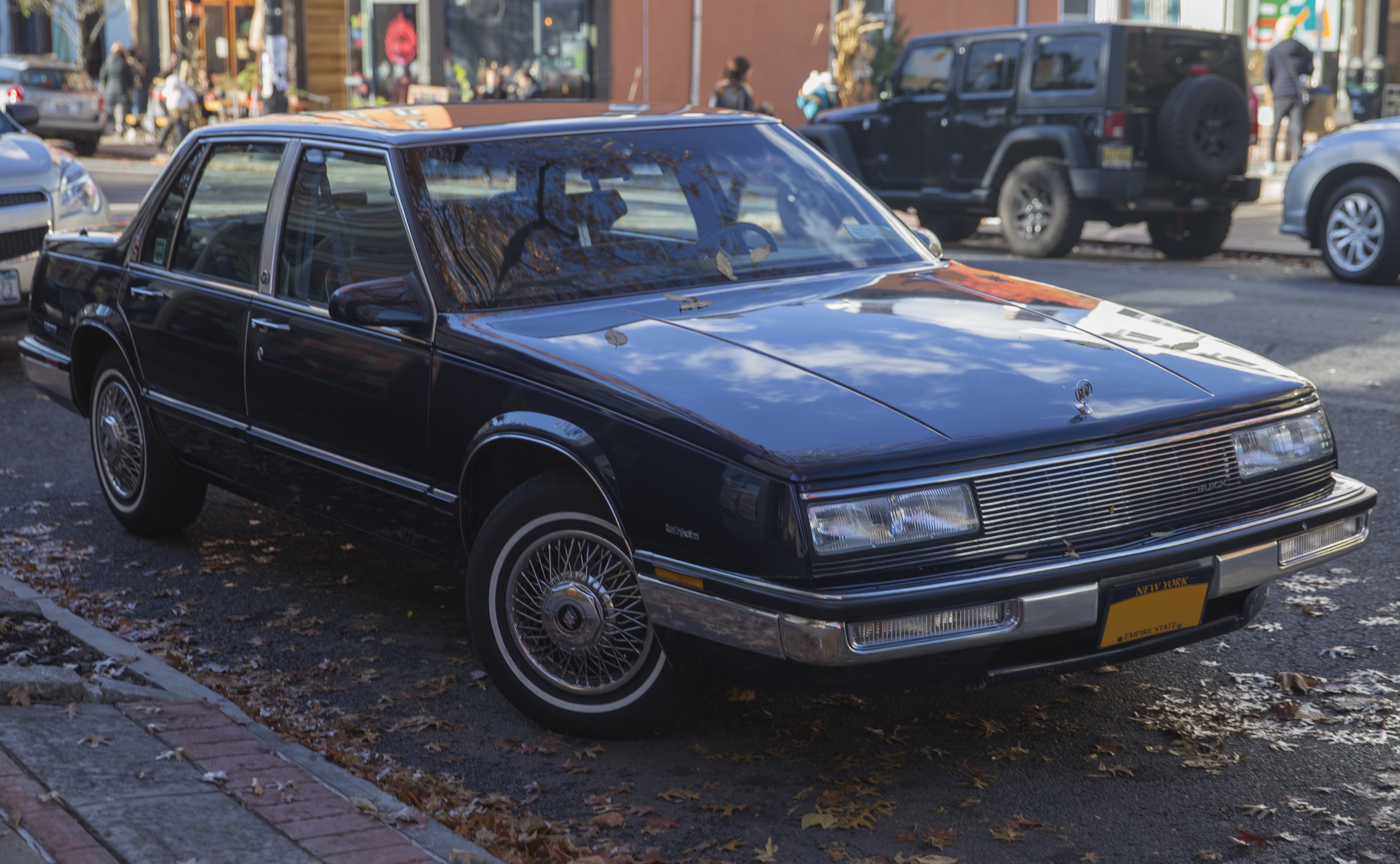 file 1989 buick lesabre limited in dark sapphire blue front right jpg wikimedia commons wikimedia commons