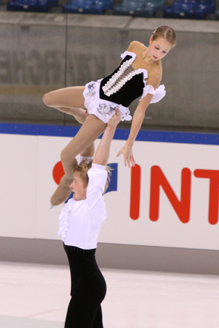 File:2009 JGP Dresden Pairs Novik-Kuznetsov03.jpg