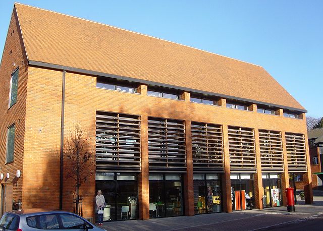 File:Alton library - geograph.org.uk - 282574.jpg