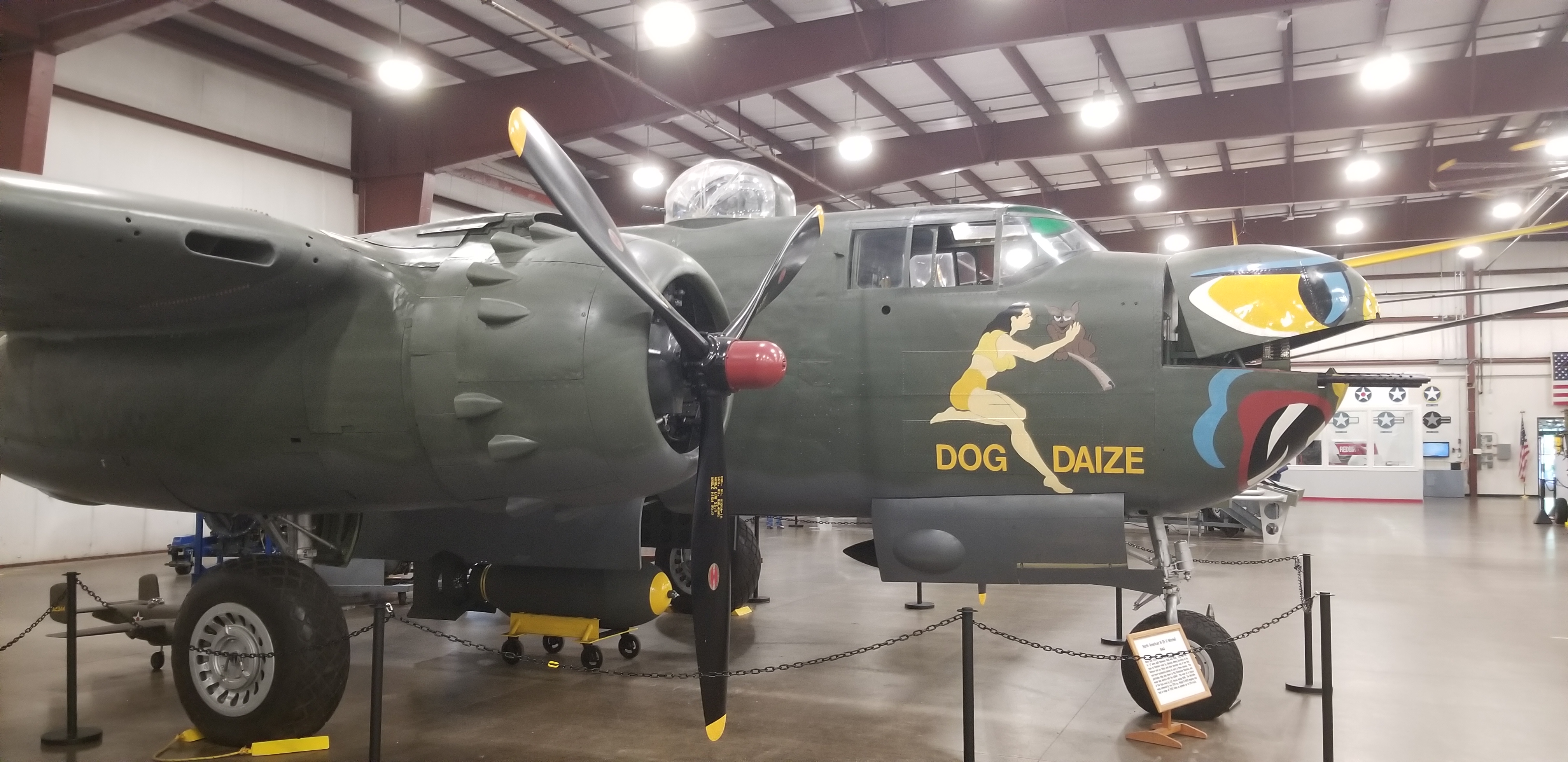 File:B-25H Dog Daize.jpg - Wikipedia