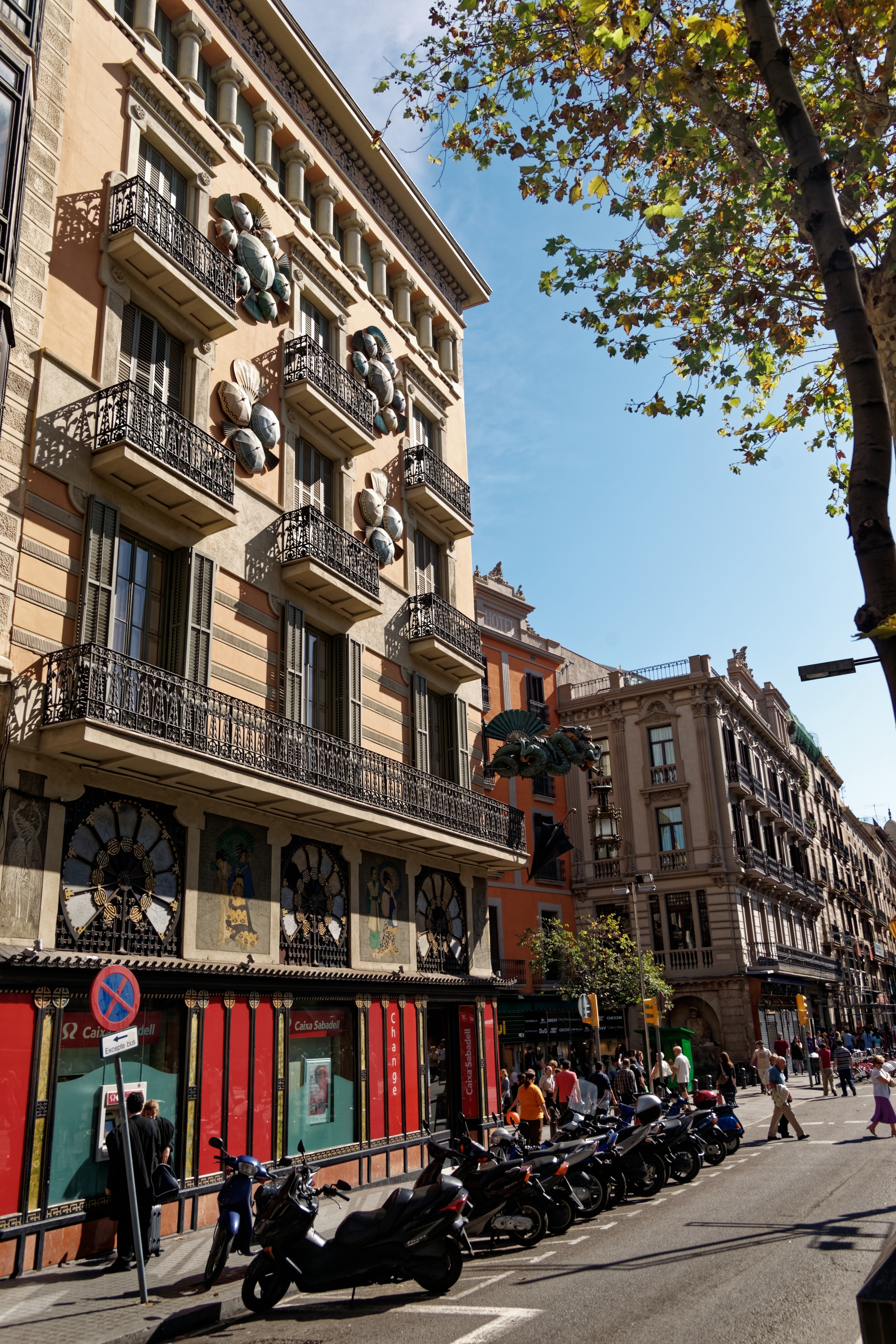 Brillante Observar Injusto File:Barcelona - Rambla de Sant Josep - View East I.jpg - Wikimedia Commons