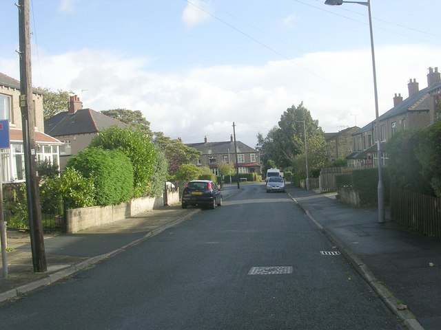 File:Briarwood Drive - viewed from Briarwood Crescent - geograph.org.uk - 2635055.jpg