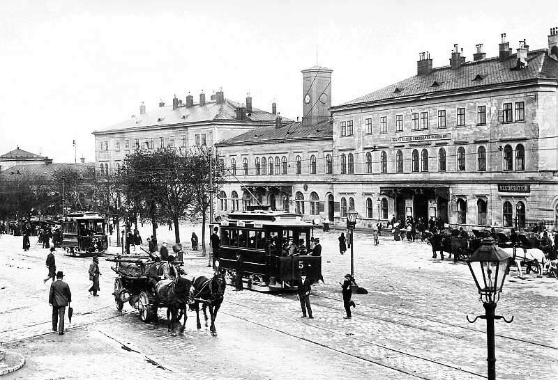 File:Brno, hlavní nádraží a tramvaje.jpg