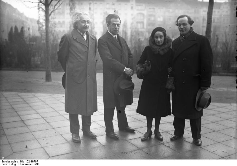 File:Bundesarchiv Bild 102-10797, Albert Einstein mit Tochter und Schwiegersohn.jpg