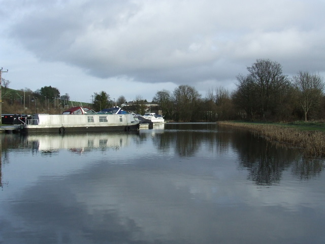 File:Canal basin at Bowling - geograph.org.uk - 713037.jpg