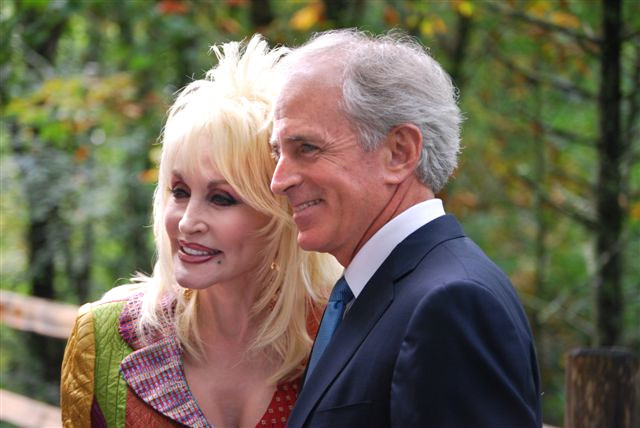 File:Dolly Parton and Bob Corker.jpg