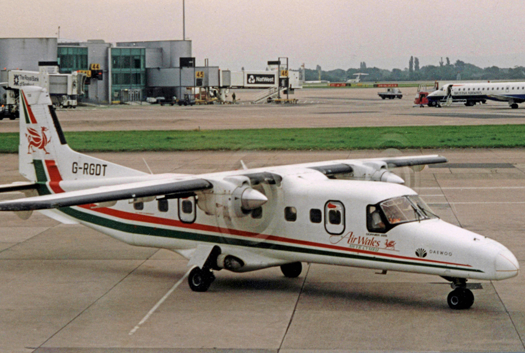 Эйр г. Самолеты Уэльса. Люсинг Эйр. RGDT. Wales Airport.