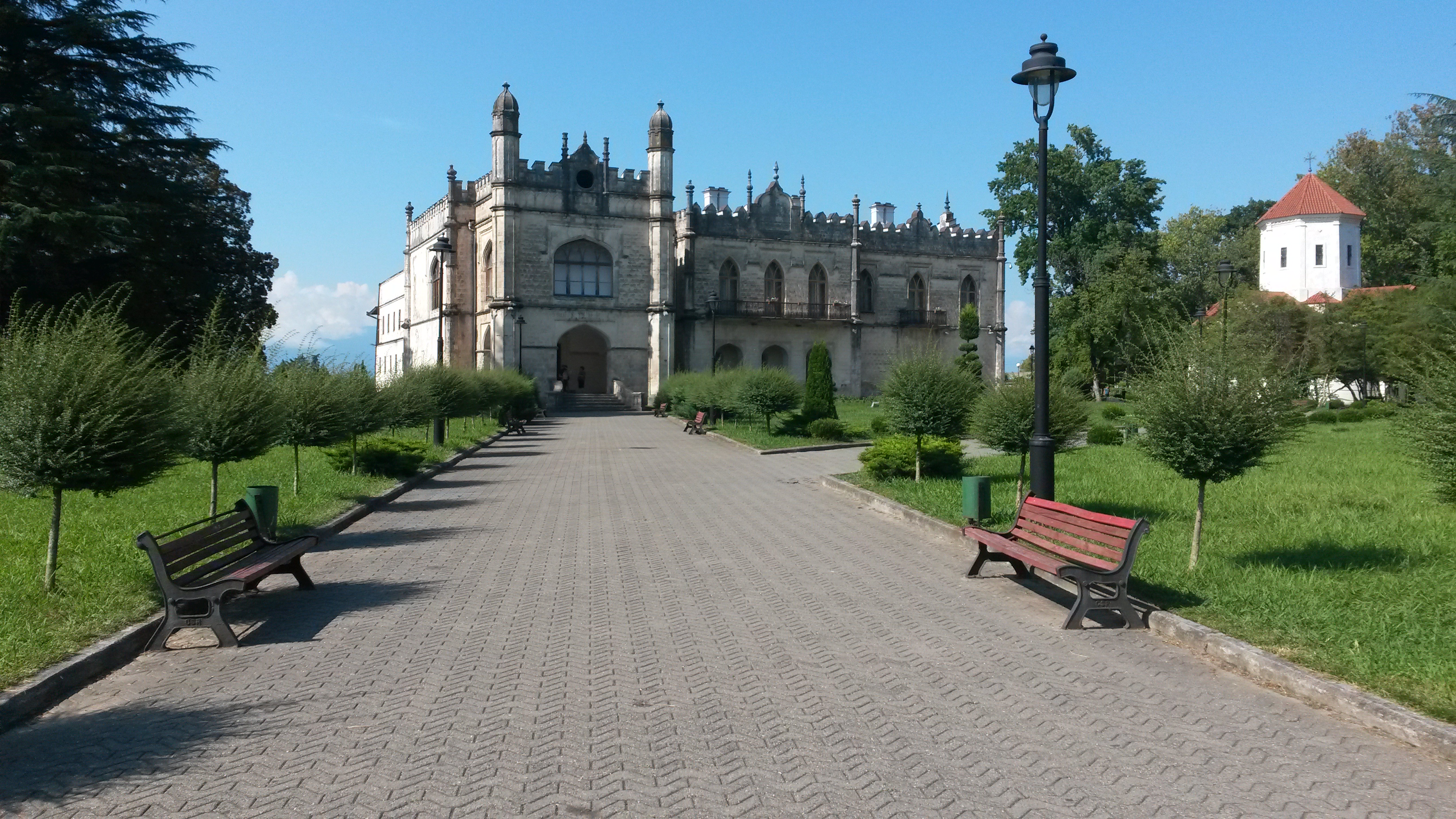 Дадиани казань. Дадиани дача. Сад вокруг Дадиани. Парк Дадиани Pinterest. Фото парка возле дворца Дадиани.