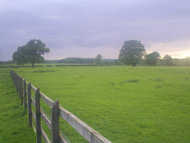 File:Fence and Fields near High Woodhall Lane - geograph.org.uk - 1311552.jpg