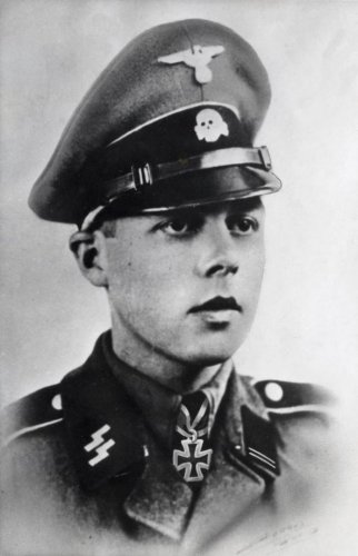 https://upload.wikimedia.org/wikipedia/commons/5/5d/Gerardus_Mooijman_%281943%29.jpg