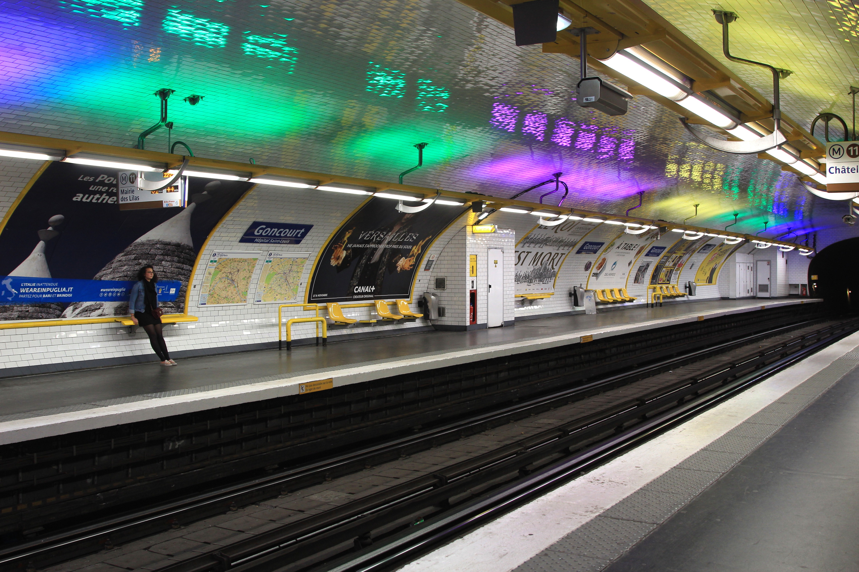 Paris metro station. Станции метро Парижа. Станция метро Шатле Париж. Станции парижского метрополитена. Франция Париж метро.