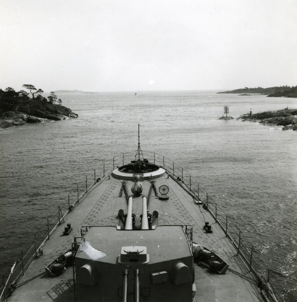 File:HMS Öland in Archipelago.jpg