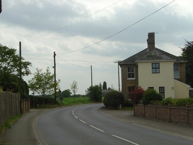 File:House on the bend of Woodbgidge Road, Tunstall - geograph.org.uk - 424805.jpg