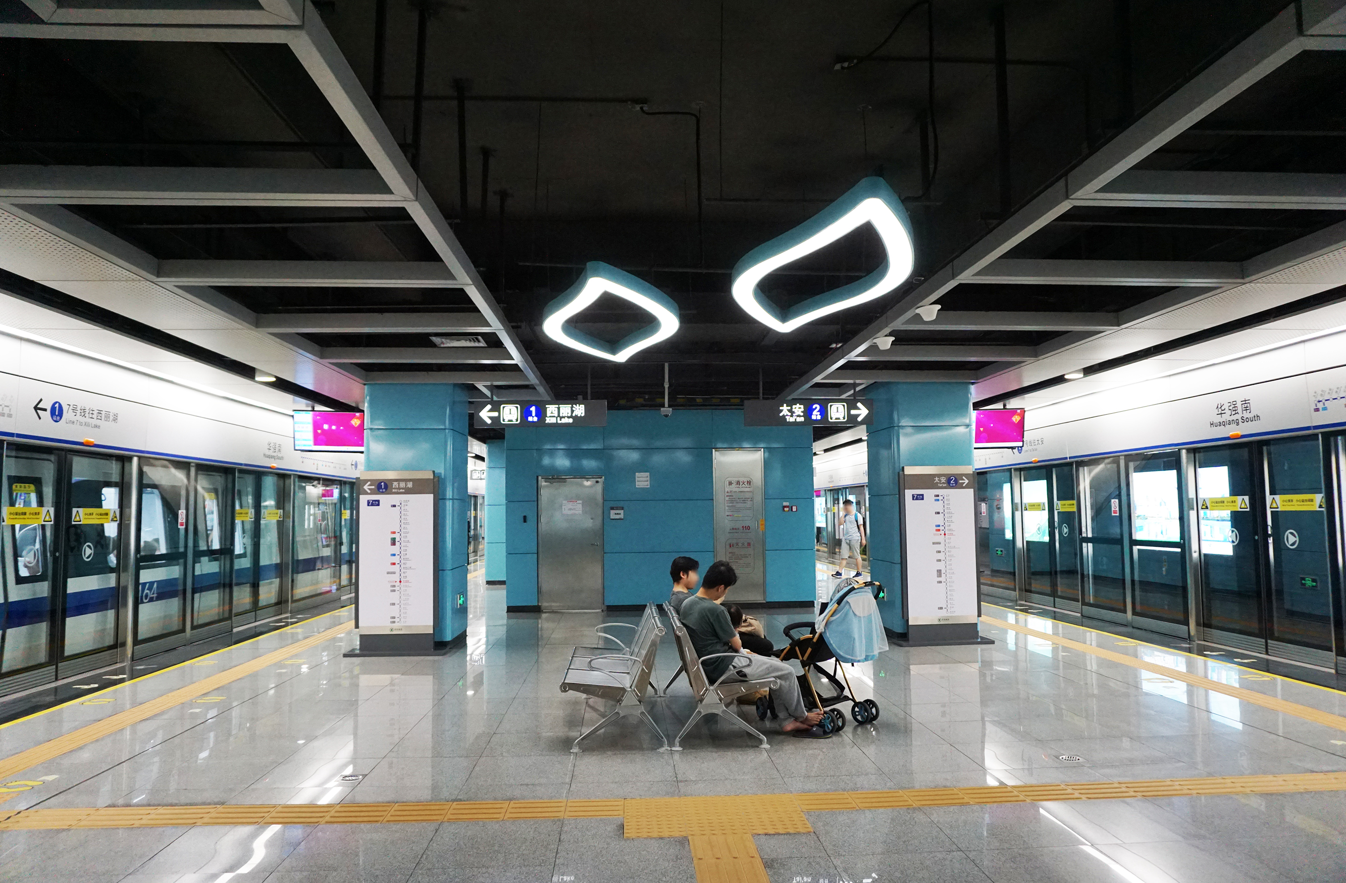 File Huaqiang South Station Platform Jpg 维基百科 自由的百科全书