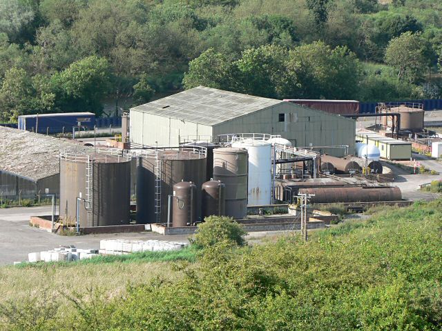 File:Industrial plant, Friarton - geograph.org.uk - 26985.jpg